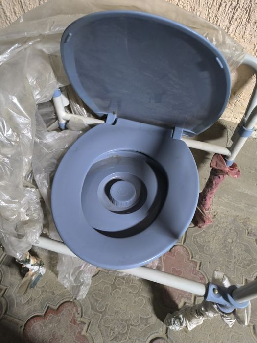 Продам туалет стульчик взрослый