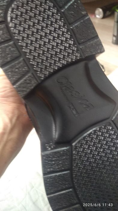 Qishqi botinka sotiladi.