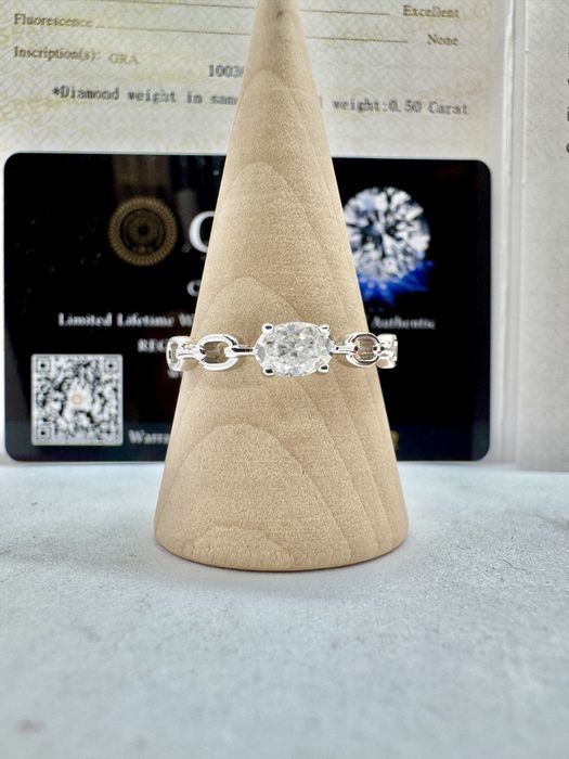 Сребърен пръстен с мойсанит (диамант) 0.5 карата