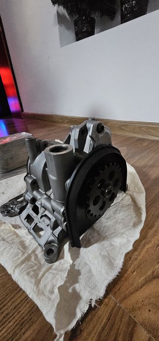 Pompă ulei bmw f10 530d