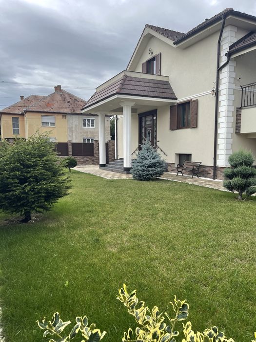 Vilă de lux cu teren și apartament individual ! - Vedere 3