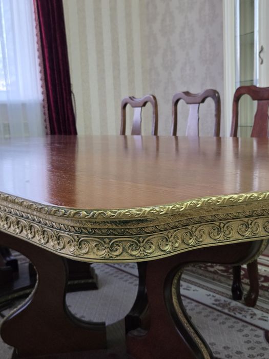 Продаётся стол со стульями