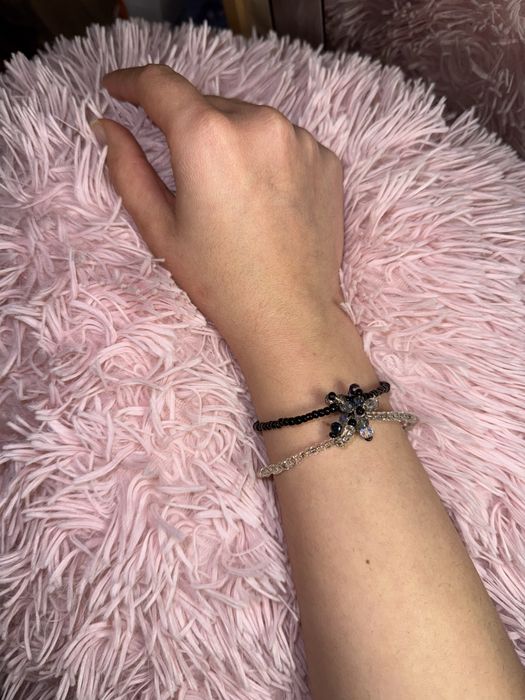 Гривна от мъниста наподобяващи стъклен ефект