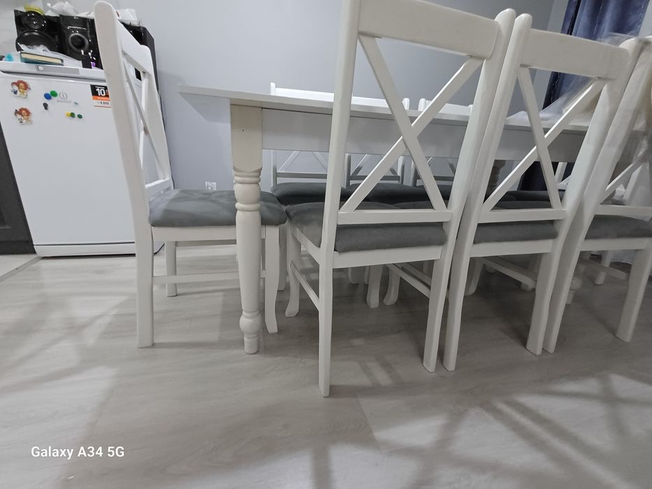 Кухонный стол и стулья