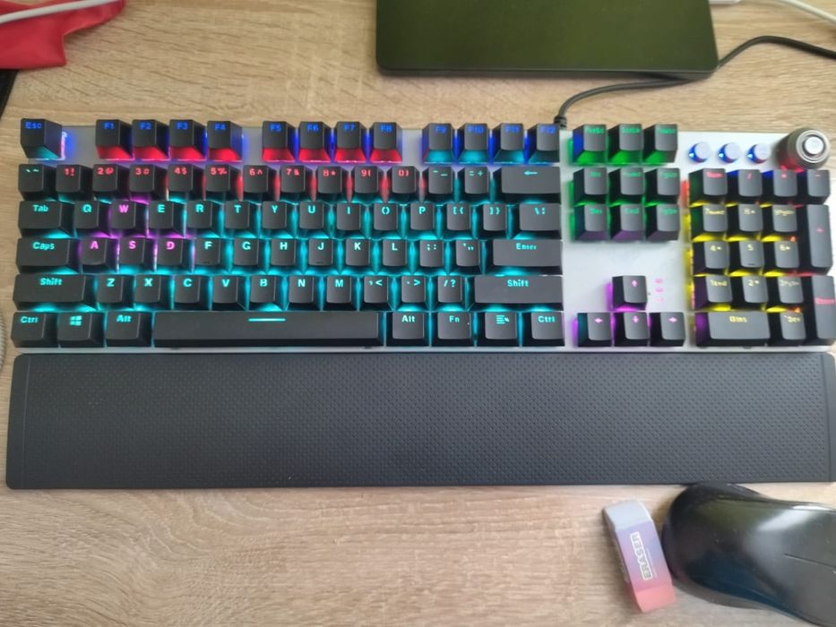 Продаю клаву каму надо пишите