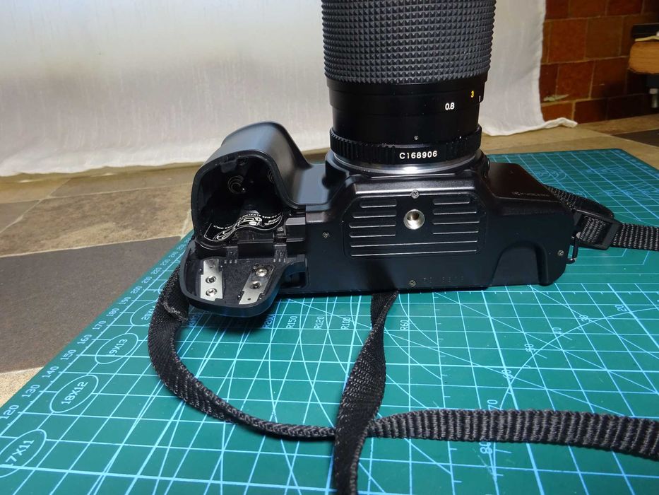 Aparat foto pe film 35 mm Yashica 109 Multi Program  SLR Camera