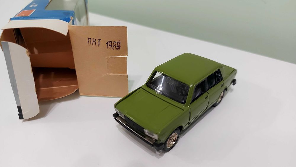 ВАЗ 2105 А39 1:43 СССР