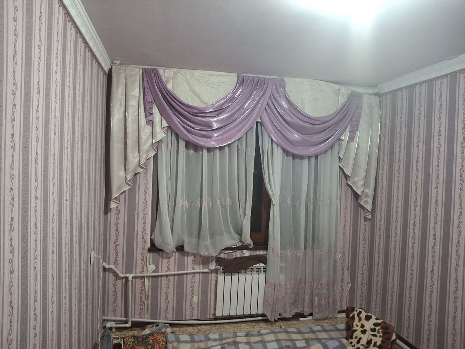 Nizomiy 16 b da 4 xonali kvartira sotiladi