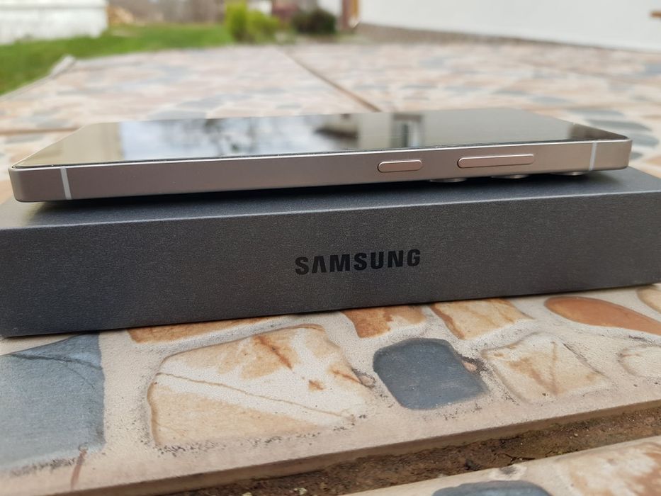 Vând Samsung galaxy S  25  Ultra