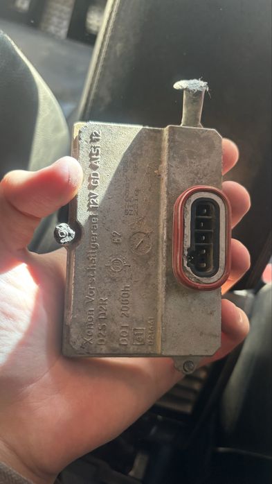 •	Электронный балласт Hella