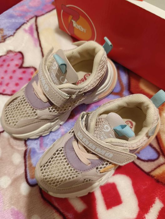 Кроссовки на девочку
