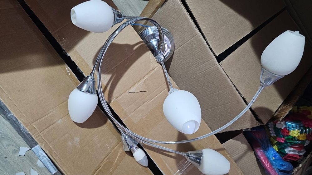 Продам люстры  разные