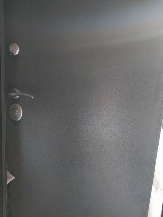 Продам железную дверь б/у