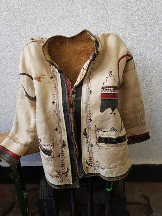 Cojoc vechi din Piele Taranesc tip Ie Port Popular Traditional Barbat