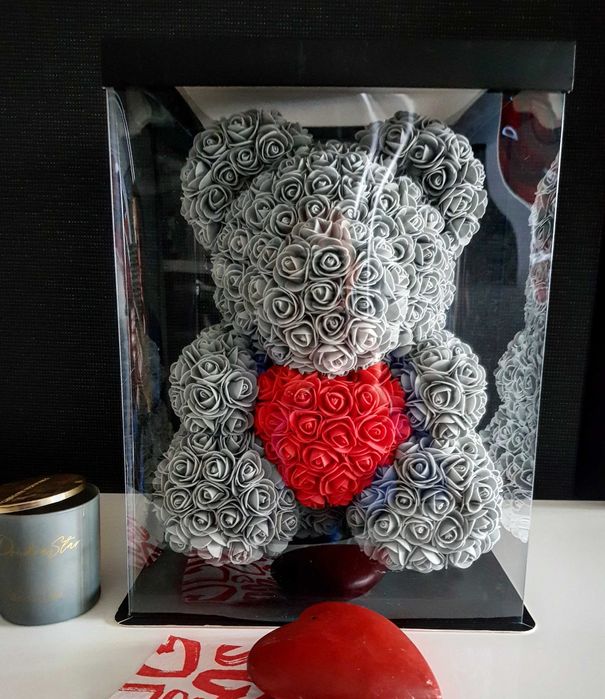 Мече от рози 40см.с кутия 40см.различни цветове