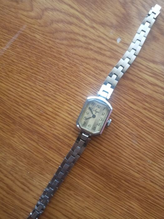 Antikvar. Mexanik qòl soat. "Луч" 100000