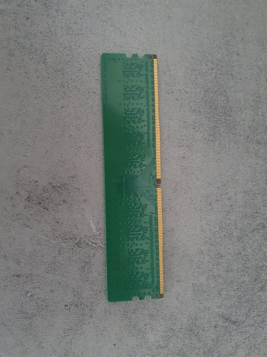 Продавам оперативна памет crucial 2x4=8gb 2400mhz