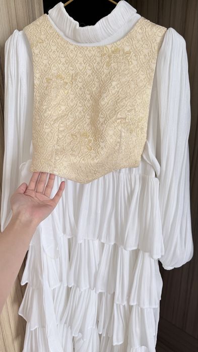 сән үйінің киімдерін сатамын