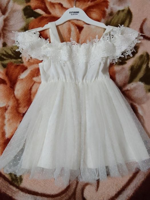 Продам платье 2-4г