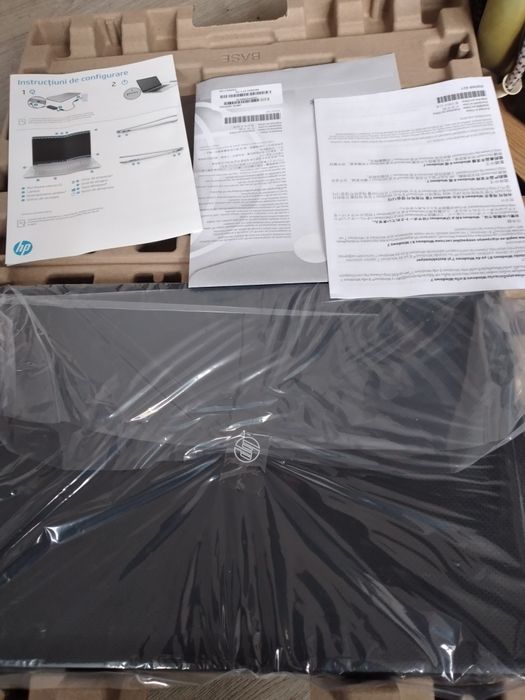 Laptop hp nou, în cutie