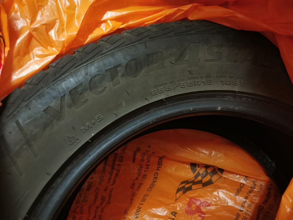 Продавам Спешно 2 всесезонни Гуми Goodyear 255/55R18