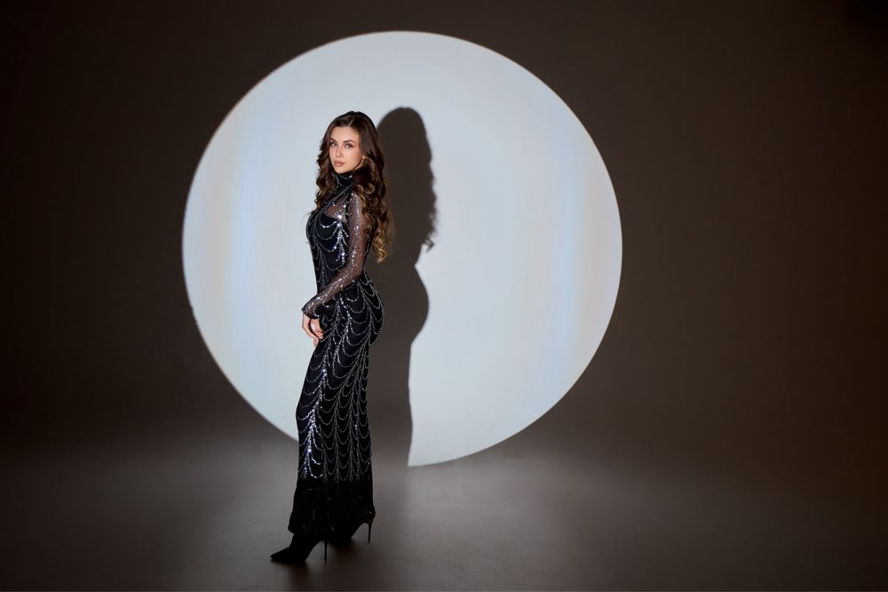 Шикарное платье в пайетках