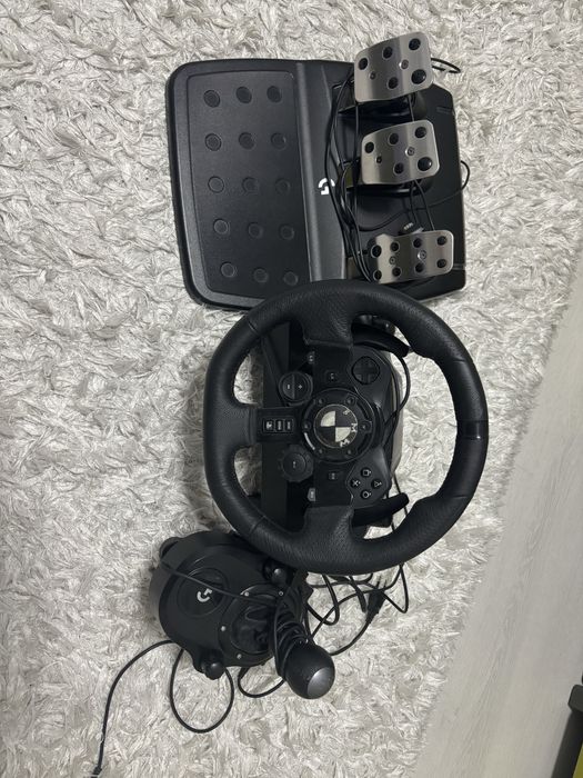 Vand logitech g923 cu pedale si schimbator