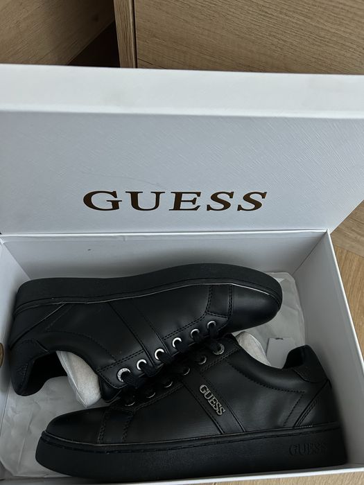 НОВИ Обувки GUESS 40 номер