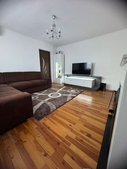 Vand apartament 3 camere in Aleşd bloc B5, Zona pietonala
