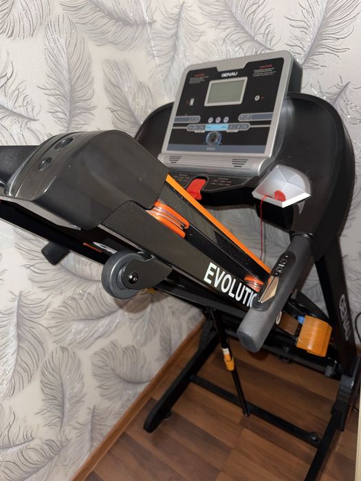 Беговая дорожка Genau Evolution M800