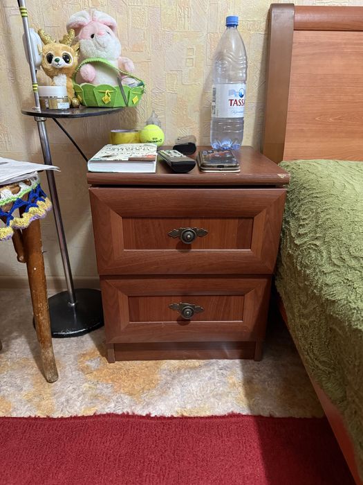 Продам кровать и 2 тумбочки