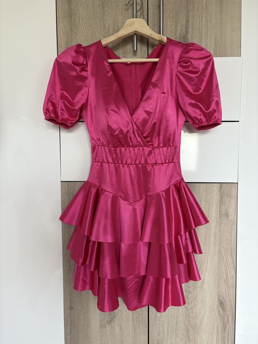 Rochie roz, volănașe