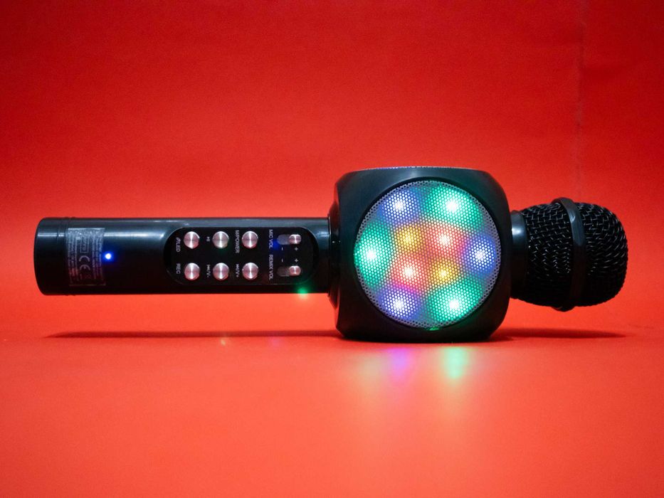 Tuxun Безжичен Bluetooth Караоке Микрофон с Говорител, LED Светлини и Сменяема Батерия 18650