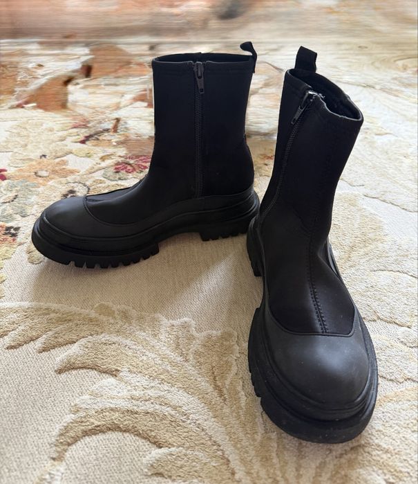 Продаются срочно ботинки Zara размер 35