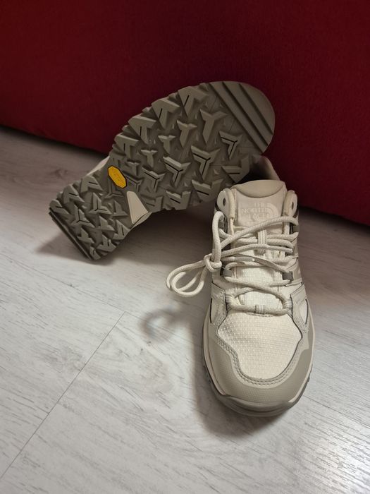 Vand adidasi The North Face