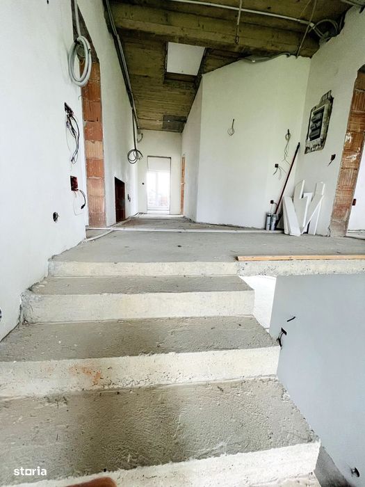 Casǎ de vânzare 7 camere P+E Sânmartin