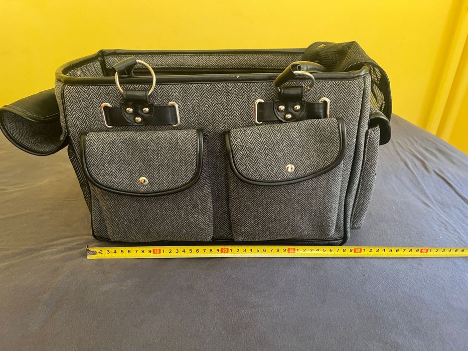 Продавам сива чанта за куче