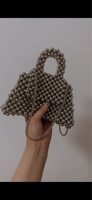 Сумка из бусин серебристая