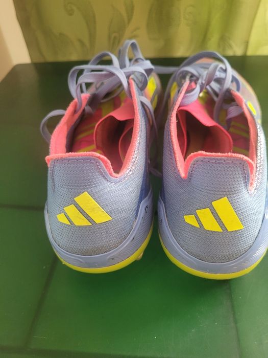 Vind Crampoane Adidas  copii