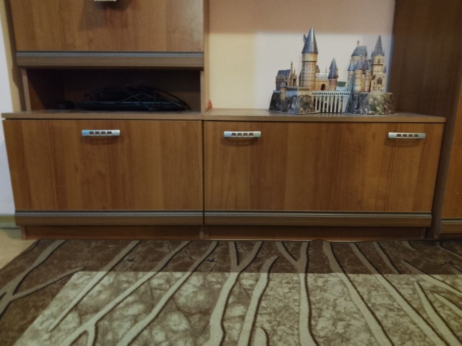 Дървена холна секция