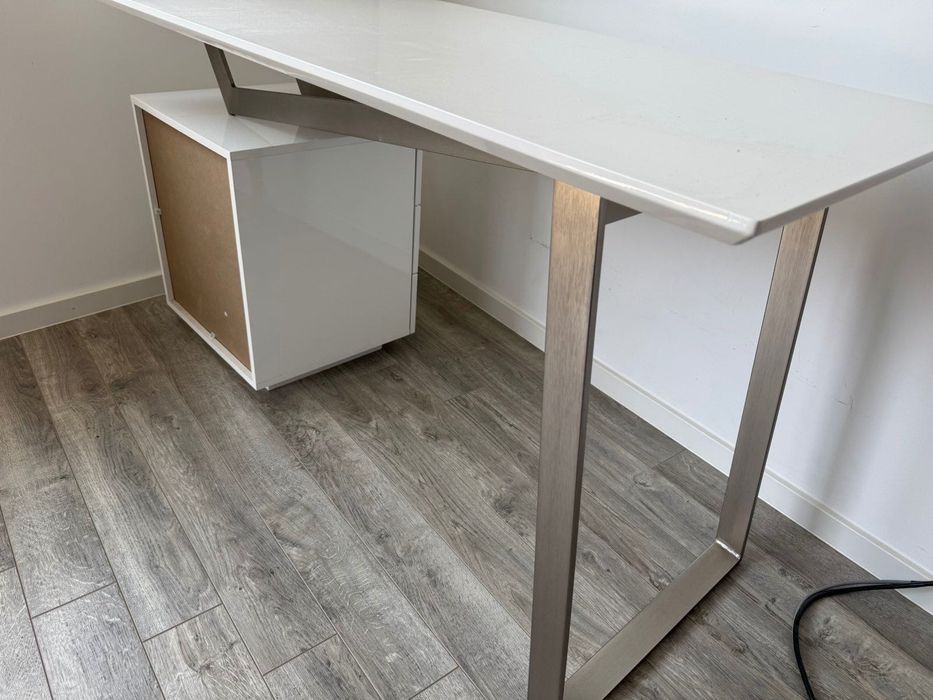 Бюро за детска стая