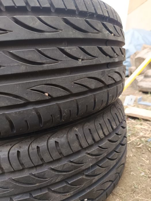 Vând 3 anvelope arată ca noi