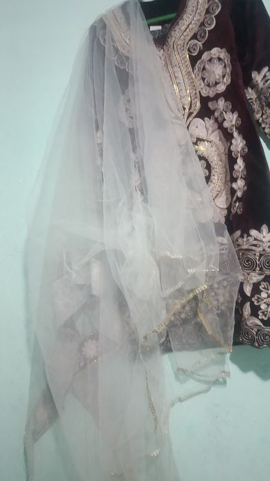 Kelinlik liboslari bir marta kiyilgan yagi har bittasini yuzin oyoq ki