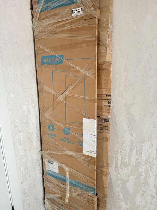 Продам стекла от душевой кабины новые