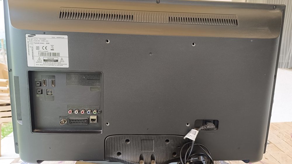 Телевизор samsung LCD 32 инча