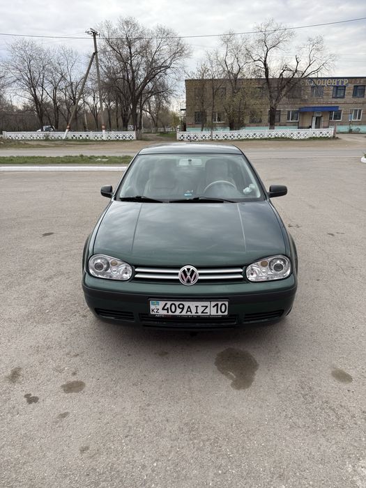 Продам машину фольцваген гольф автомат корбка