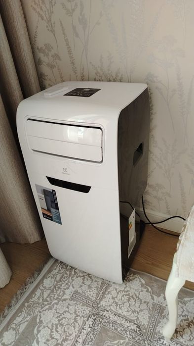 Продам мобильный кондиционер Electrolux