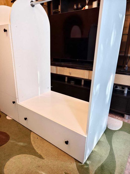 Шкаф детский с вешалкой