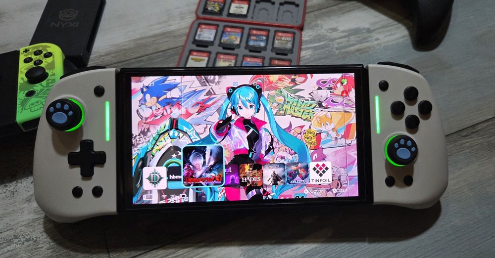 Nintendo Switch OLED moded - 512GB + 4 Joy-Con + 11 игри в кутия и калъф