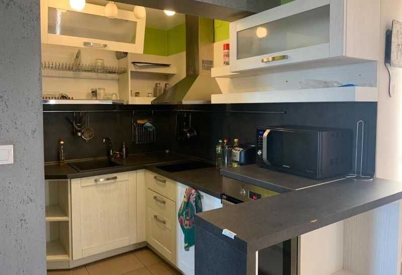 Дава се под наем Тристаен апартамент в Варна, Автогара - 100 кв.м за 357 € - Снимка #1